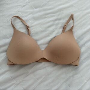 skims - wireless form push up plunge bra